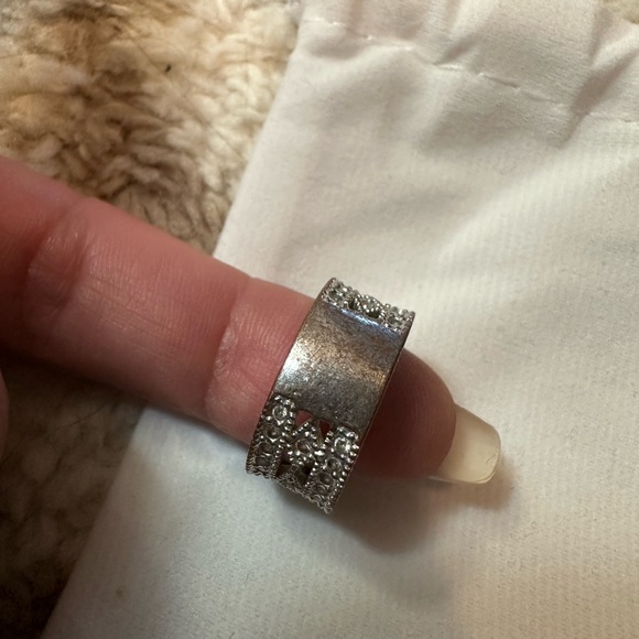 Ring - Picture 3 of 4